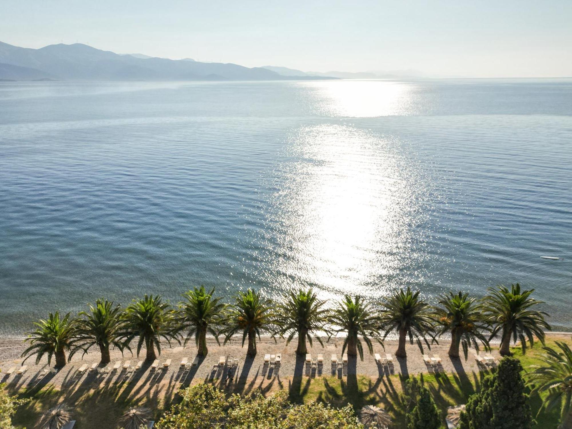 Long Beach Hotel & Resort Lóngosz Kültér fotó